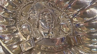 Silberschale mit Medaillon von Fürst Fugger | Bild: Bayerischer Rundfunk