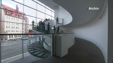 Treppenhaus im Neuen Museum in Nürnberg | Bild: Bayerischer Rundfunk