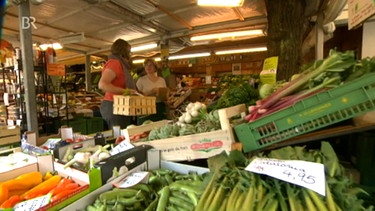 Einkaufen auf Gemüsemarkt | Bild: Bayerischer Rundfunk