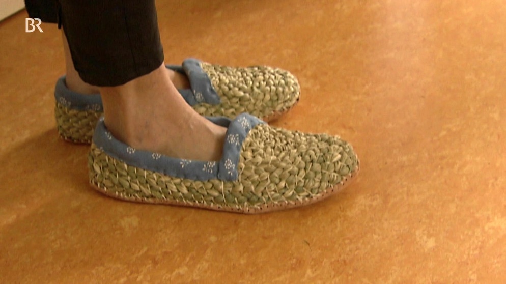 Schuhe aus Seegras | Bild: Bayerischer Rundfunk