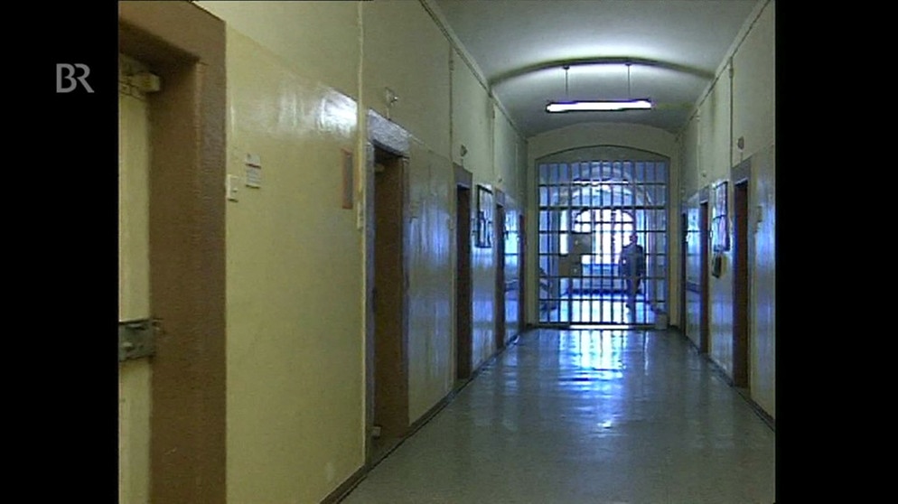 Gang im Münchner Gefängnis Stadelheim | Bild: Bayerischer Rundfunk
