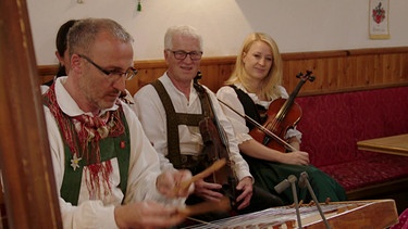 Zsammg'spuit in Osttirol - Osttiroler Geigenmusi / Hackbrett | Bild: Bayerischer Rundfunk