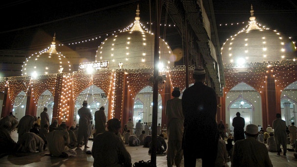 Muslime feiern Nacht der Bestimmung | Bild: picture-alliance/dpa