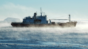 Forschungsschiff im Eis | Bild: picture alliance / blickwinkel