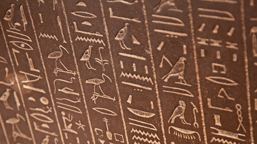 Hieroglyphen - so werden die geheimnisvollen Schriftzeichen der alten Ägypter genannt. | Bild: colourbox.com