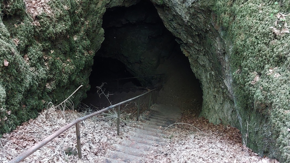Zugang zur Arndthöhle im Altmühltal.  | Bild: BR | Mischa Drautz