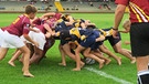 Kinder aus Johannesburg (Südafrika) bilden beim Rugby-Spiel einen "Haufen".  | Bild: BR/Kerstin Welter