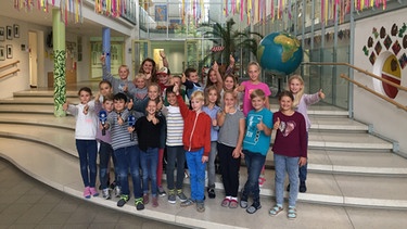 Klasse 4b der Oskar-Maria-Graf Grundschule Aufkirchen/Berg | Bild: BR
