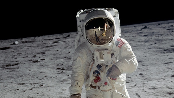 Archiv: US-Astronaut Edwin «Buzz» Aldrin steht auf der Mondoberfläche | Bild: picture alliance/Neil Armstrong/NASA/dpa