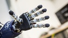 Roboter helfen Menschen | Bild: picture-alliance/dpa