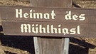 Mühlhiasl - Ortseingangsschild Hunderdorf | Bild: BR/Bildungsprojekte