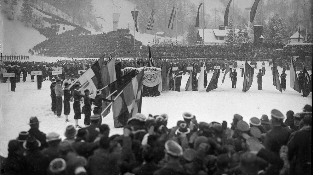 Olympia-Skistadion in Garmisch-Partenkirchen: Eröffnungsfeier der Olympischen Winterspiele 1936. | Bild: Bayerische Staatsbibliothek München / Bildarchiv