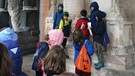 Die Schüler der Klasse 1a der Grundschule an der Klenzestraße recherchieren für MünchenHören | Bild: BR 