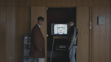 David (Johan Korte) und Yussuf (Shadi Eck) finden heraus, was es mit dem mysteriösen Spiegel auf sich hat. | Bild: BR | TV60 Filmproduktion GmbH | Ralf K. Dobrick