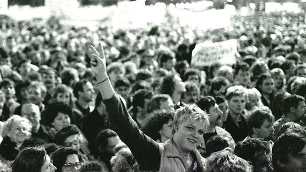  Montagsdemonstration auf dem Karl-Marx-Platz in Leipzig am 30.10.1989 | Bild: picture-alliance/dpa