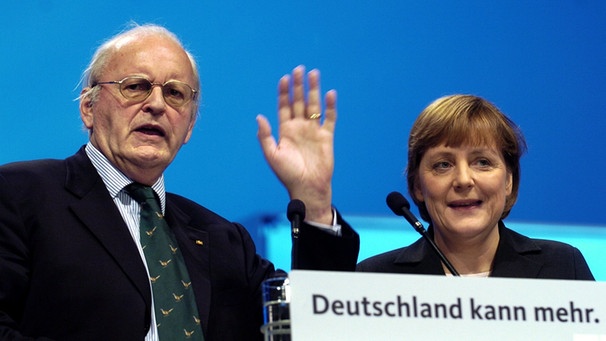 Roman Herzog und Angela Merkel in Leipzig auf dem 17. CDU-Parteitag 2003 | Bild: picture-alliance/dpa