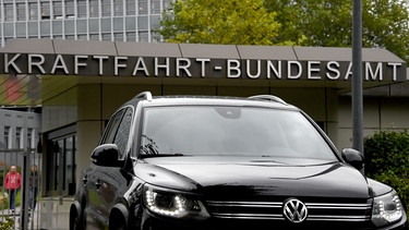 VW vor Kraftfahrtbundesamt | Bild: picture-alliance/dpa