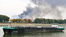 Dunkle Rauchwolken über dem Gelände des Chemieriesen BASF in Ludwigshafen | Bild: picture-alliance/dpa