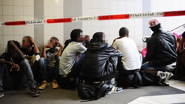 Flüchtlinge am Bahnhof Rosenheim | Bild: picture-alliance/dpa