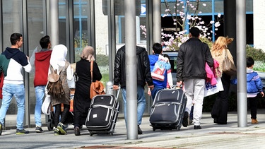 Ankunft von syrischen Flüchtlingen in Hannover | Bild: dpa-Bildfunk