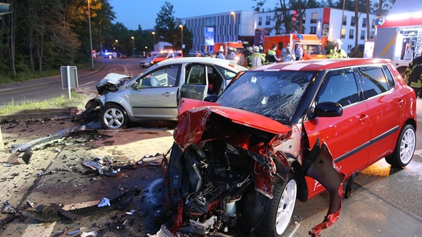 Symbolbild Unfall nach illegalem Autorennen | Bild: picture-alliance/dpa