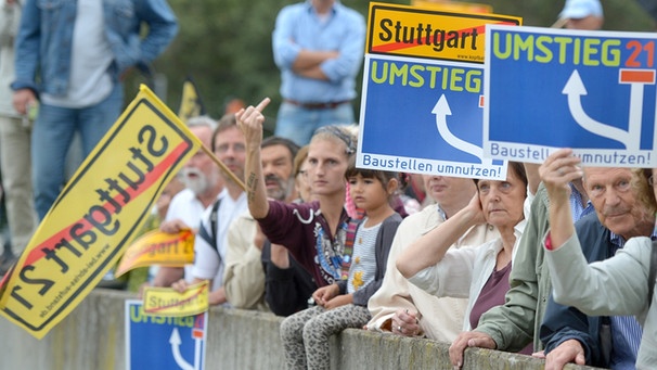 Stuttgart 21-Gegner bei der Grundsteinlegung | Bild: picture-alliance/dpa