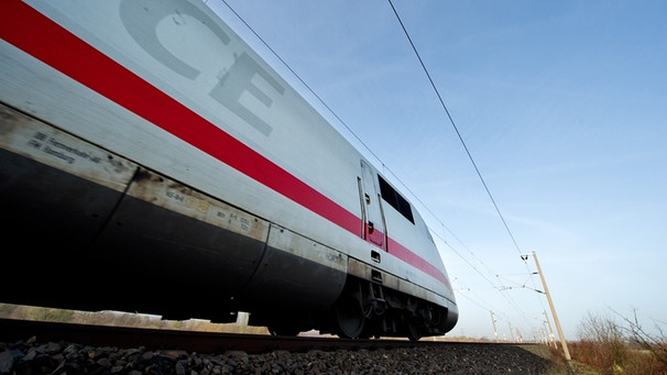 Symbolbild: Ein ICE der Deutschen Bahn  | Bild: picture-alliance/dpa