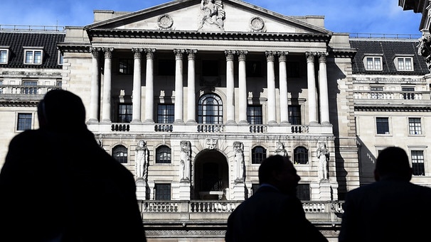 Außenfassade der Bank of England mit Schatten | Bild: pa/dpa