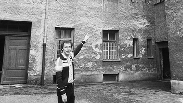 Franz Beckenbauer vor seinem Geburtshaus | Bild: picture-alliance/dpa