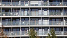 Ein Wohnblock mit Balkonen in München | Bild: BR/Herbert Ebner