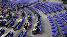 Nach hitziger Debatte: Bundestag beschließt Wahlrechtsreform  | Bild: pa/dpa