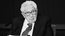 Der frühere US-Außenminister Henry Kissinger ist im Alter von 100 Jahren gestorben. Dies teilte seine Beratungsfirma am Mittwochabend (Ortszeit) mit. Sein Tod markiert das Ende einer Ära. | Bild: dpa-Bildfunk/Daniel Vogl