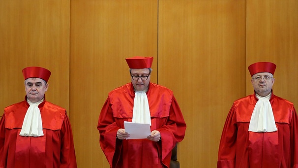 Voßkuhle verkündet NPD-Urteil, mit Müller und Huber | Bild: dpa-Bildfunk