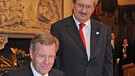 Münchens Oberbürgermeister Christian Ude mit Bundespräsident Christian Wulff (CDU, links) | Bild: picture-alliance/dpa