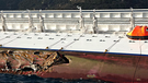 Das Leck der Costa Concordia  | Bild: picture-alliance/dpa