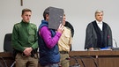 Kamel T. an seinem Platz auf der Anklagebank | Bild: picture alliance / Peter Kneffel/dp