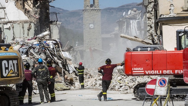 Aufbauarbeiten nach dem Erdbeben bei Amatrice | Bild: dpa-Bildfunk