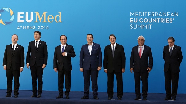 EU-Regierungschefs der Anrainer-Staaten beim Gruppenbild in Athen | Bild: picture-alliance/dpa