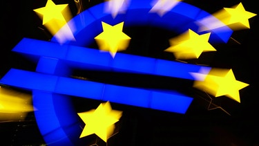 Euro-Skulptur vor der EZB  | Bild: picture-alliance/dpa