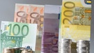 Geld in Euroscheinen und -münzen | Bild: picture-alliance/dpa