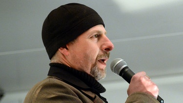 9. Februar 2015: Götz Kubitschek als Redner auf Pegida-Demo in Dresden | Bild: pa/dpa/Arno Burgi