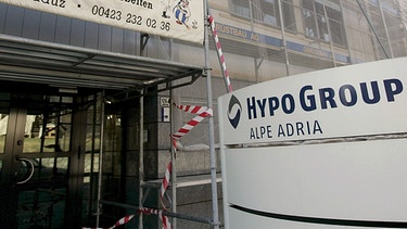 Eingerüstetes Gebäude der Hypo Group Alpe Adria (HGAA) | Bild: Getty Images