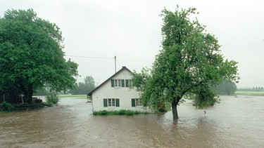 Hochwasser in Finning (Landkreis Landsberg/Lech) 1999 | Bild: picture-alliance/dpa