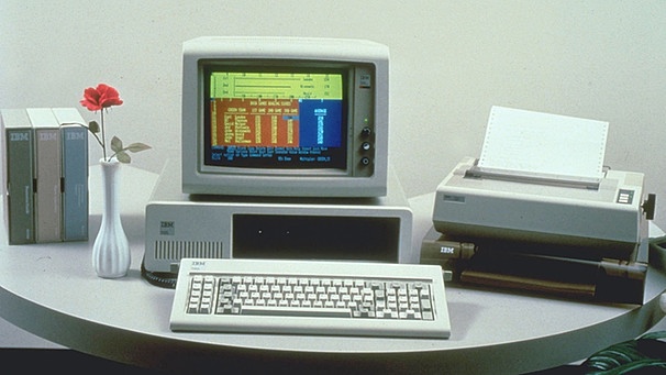 Am 12. August 1981 stellte IBM den ersten PC, den IBM Personal Computer 5150 vor (undatiertes Archivbild) | Bild: picture-alliance/dpa
