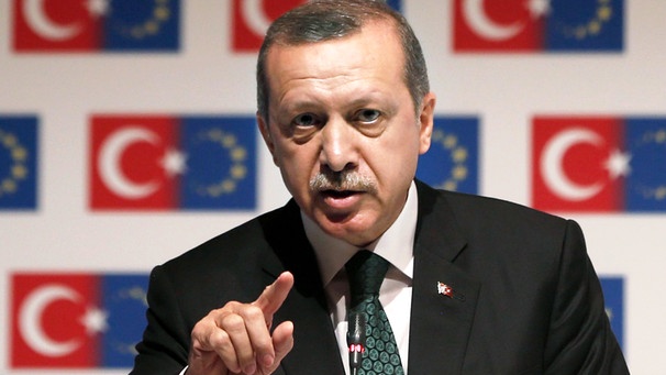 Recep Tayyip Erdogan spricht auf der Istanbul Konferenz für EU Angelegenheiten am 7. Juni 2013 | Bild: picture-alliance/dpa/ Tolga Bozoglu
