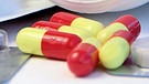 Symbolbild Generika: verschiedene Tabletten und Kapseln | Bild: colourbox.com