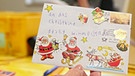 Der Brief eines Kindes an das Christkind  ist im einzigen bayerischen Weihnachtspostamt in Himmelstadt  zu sehen | Bild: picture-alliance/dpa