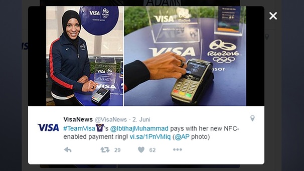 Tweet via Visa der die Athletin Ibtihaj Muhammad zeigt die einen Visa Payment Ring trägt. | Bild: Visa News via Twitter