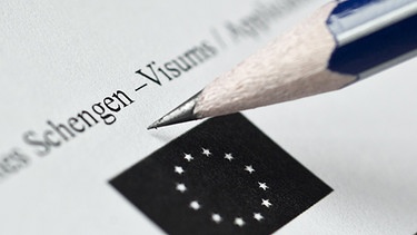 Schengen-Visum und Bleistift | Bild: picture-alliance/dpa
