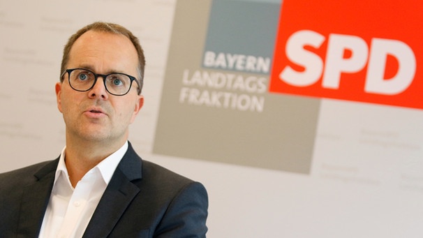 Der bayerische SPD-Fraktionsvorsitzende, Markus Rinderspacher, spricht am 21.09.2016 während einer Pressekonferenz im Rahmen der Klausur der bayerischen SPD-Landtagsfraktion in Bad Aibling | Bild: dpa/Uwe Lein